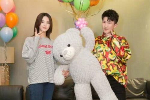 娱乐圈吃瓜背景图片动漫