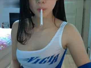 美女主播穿内裤视频,直播意外！美女主播内裤视频引发热议